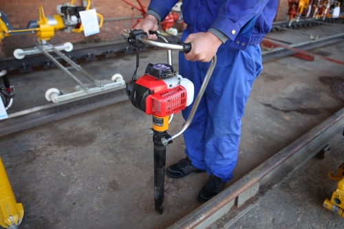 NDQ-Ⅰ型手提式內燃振動搗固鎬